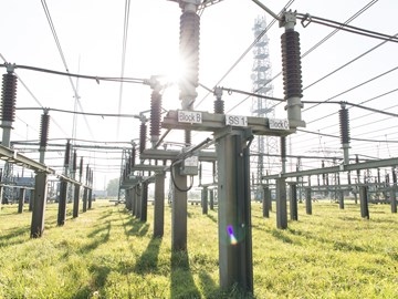 Anlage eines Umspannwerks im Gegenlicht Anlage eines Umspannwerks im Gegenlicht