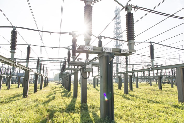 Anlage eines Umspannwerks im Gegenlicht Anlage eines Umspannwerks im Gegenlicht