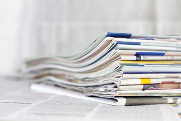 Ein Stapel aus Zeitungen Ein Stapel aus Zeitungen